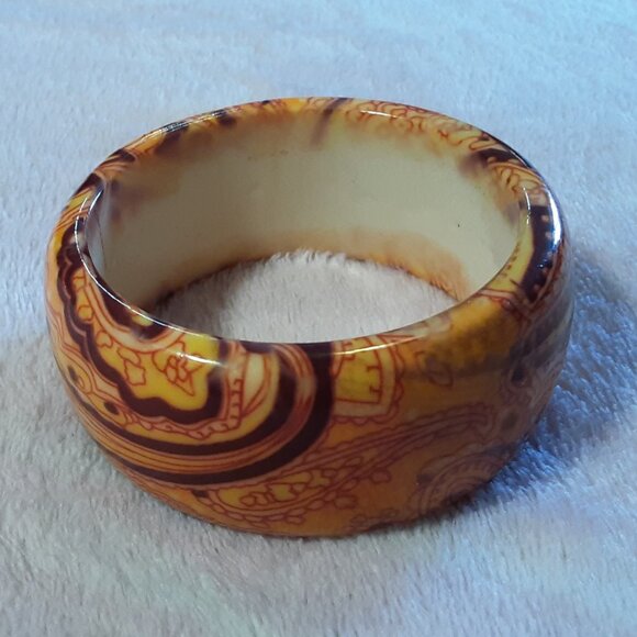 Vintage 1980s Paisley Lucite Thick Chunky Bangle Bracelet Boho Chic Arm Candy - Picture 3 of 4